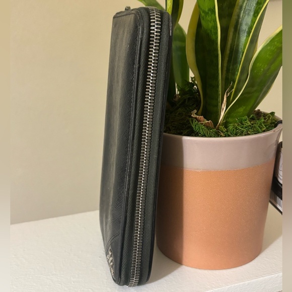 Prada Saffiano Black Leather Full Zip Long Wallet Unisex - Picture 4 of 10